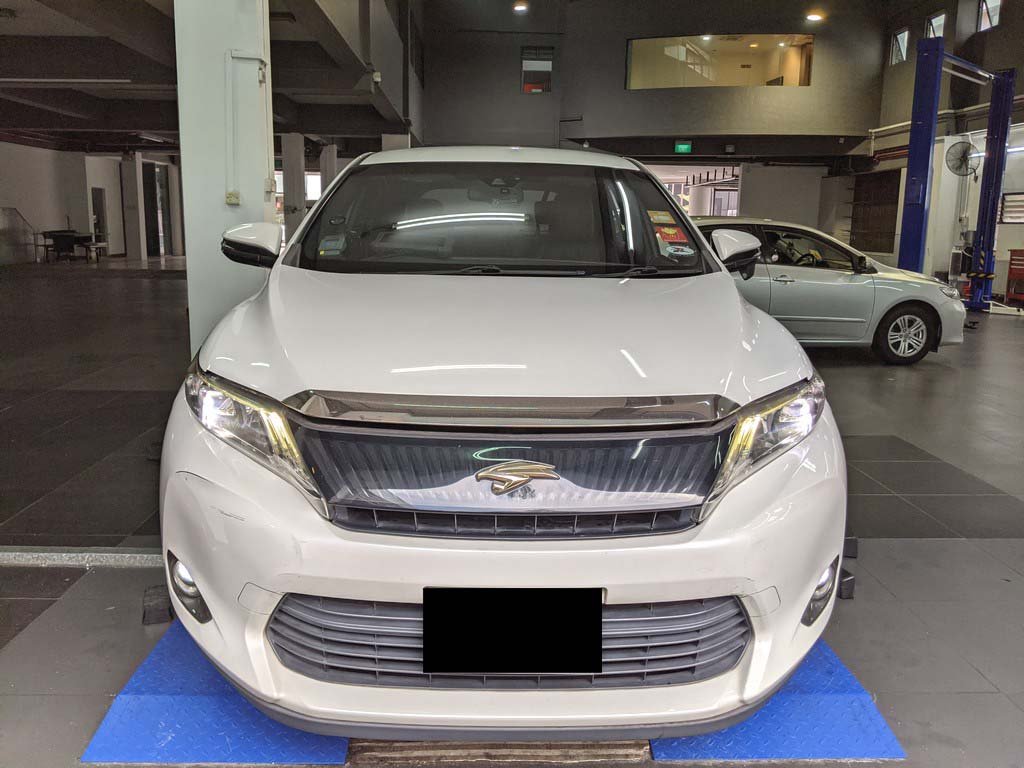 Toyota Harrier Premium 2.0 CVT