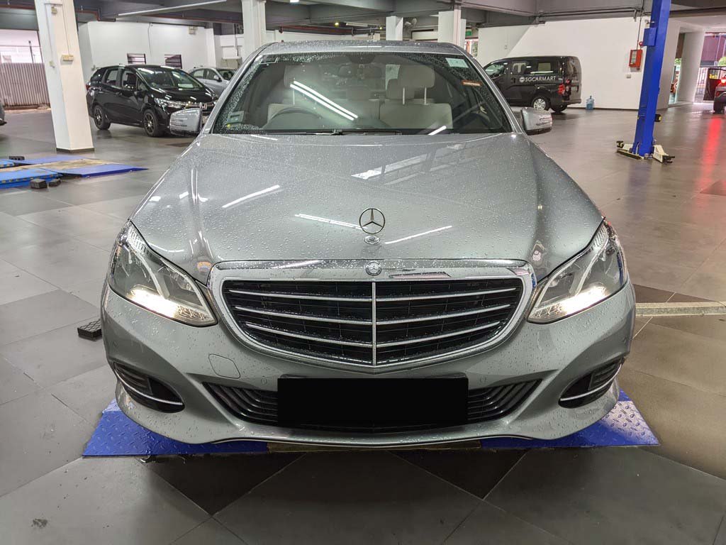 Mercedes Benz E200 Sedan (R17)