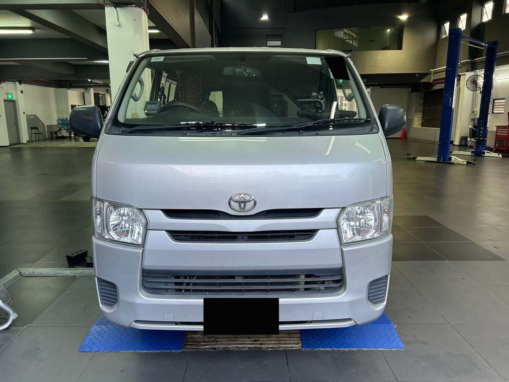 Toyota Hiace Van Turbo 5dr Mt