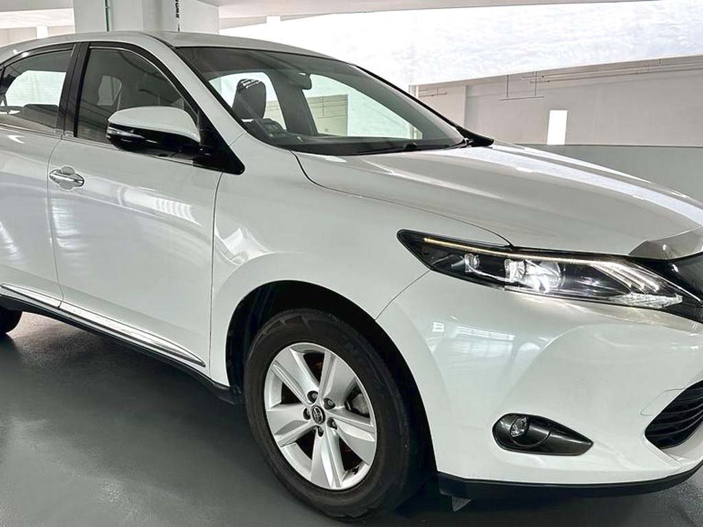 Toyota Harrier Elegance 2.0 CVT