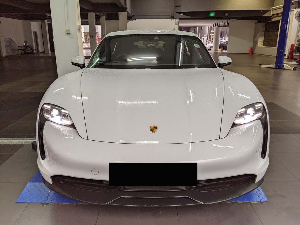 Porsche Taycan 4+1 (Electric Vehicle)