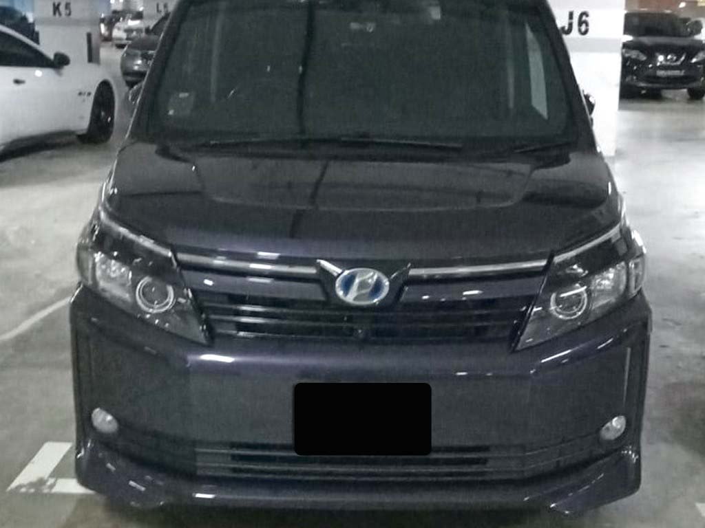 Toyota Voxy1.8V CVT (Hybrid)