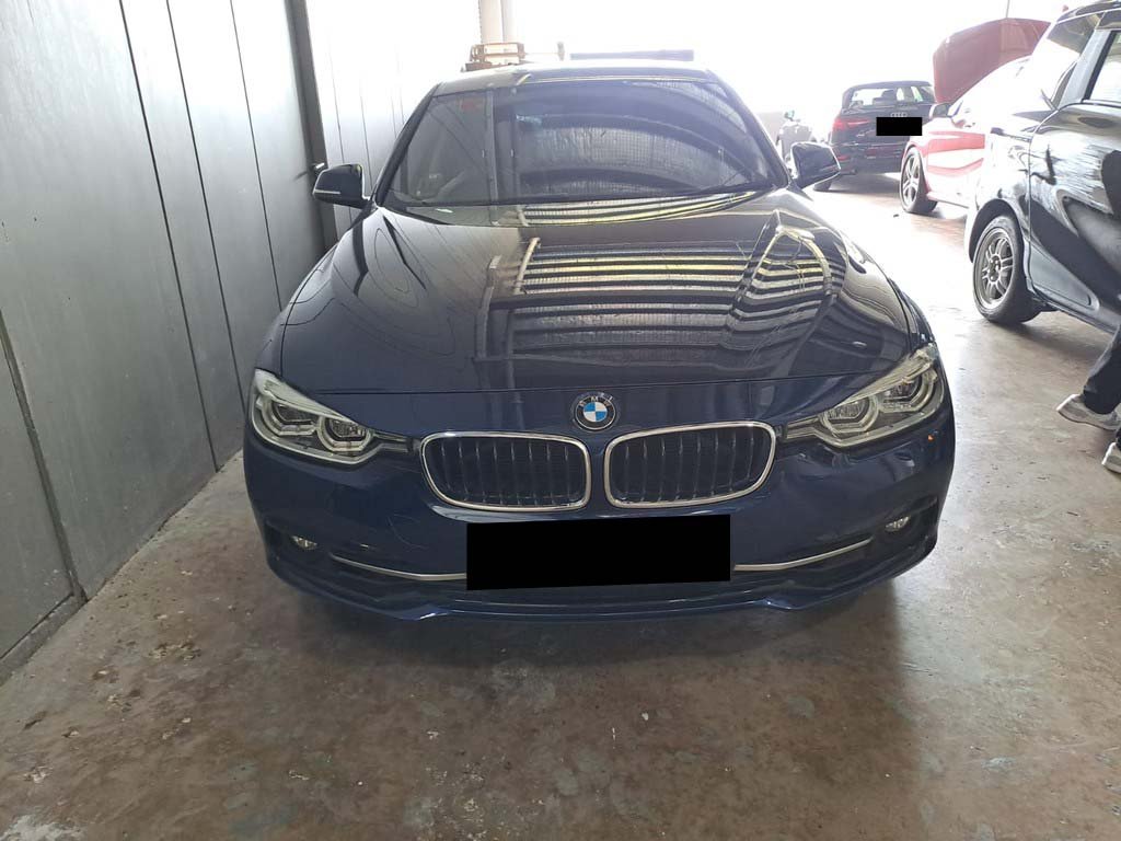 BMW 318I Sedan Led Nav