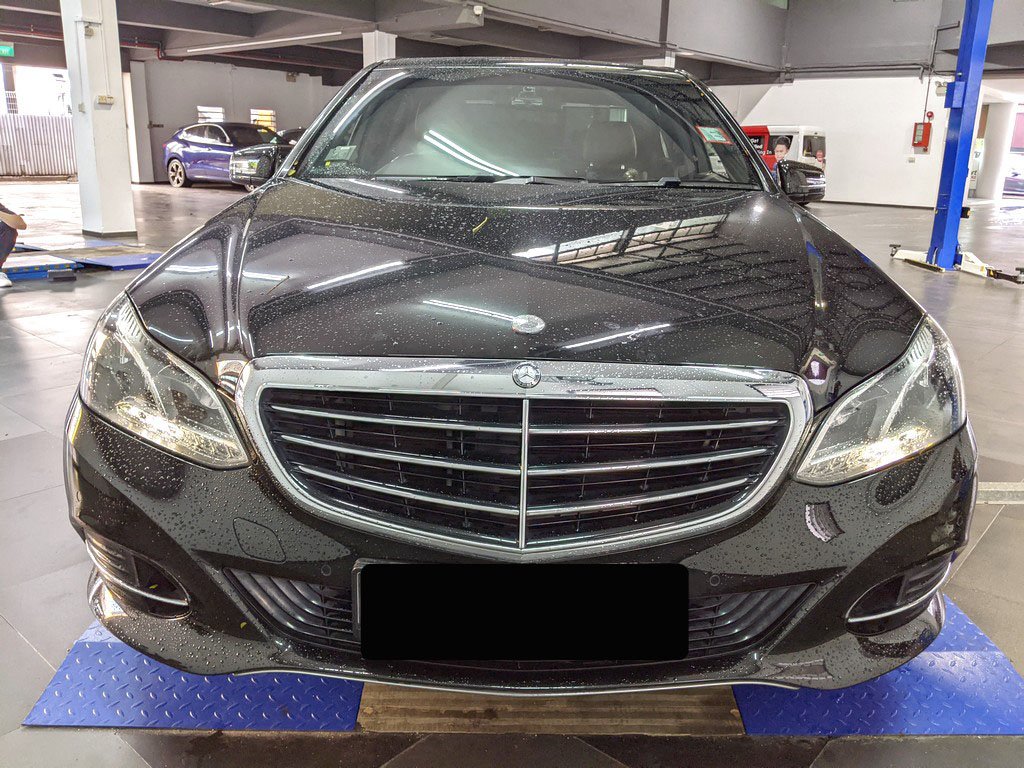 Mercedes Benz E200 Sedan (r17)