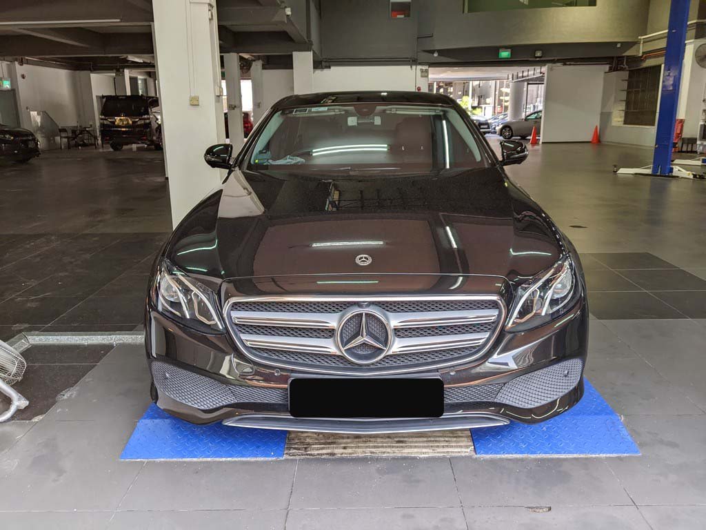 Mercedes Benz E200 AVG (R18 Led)