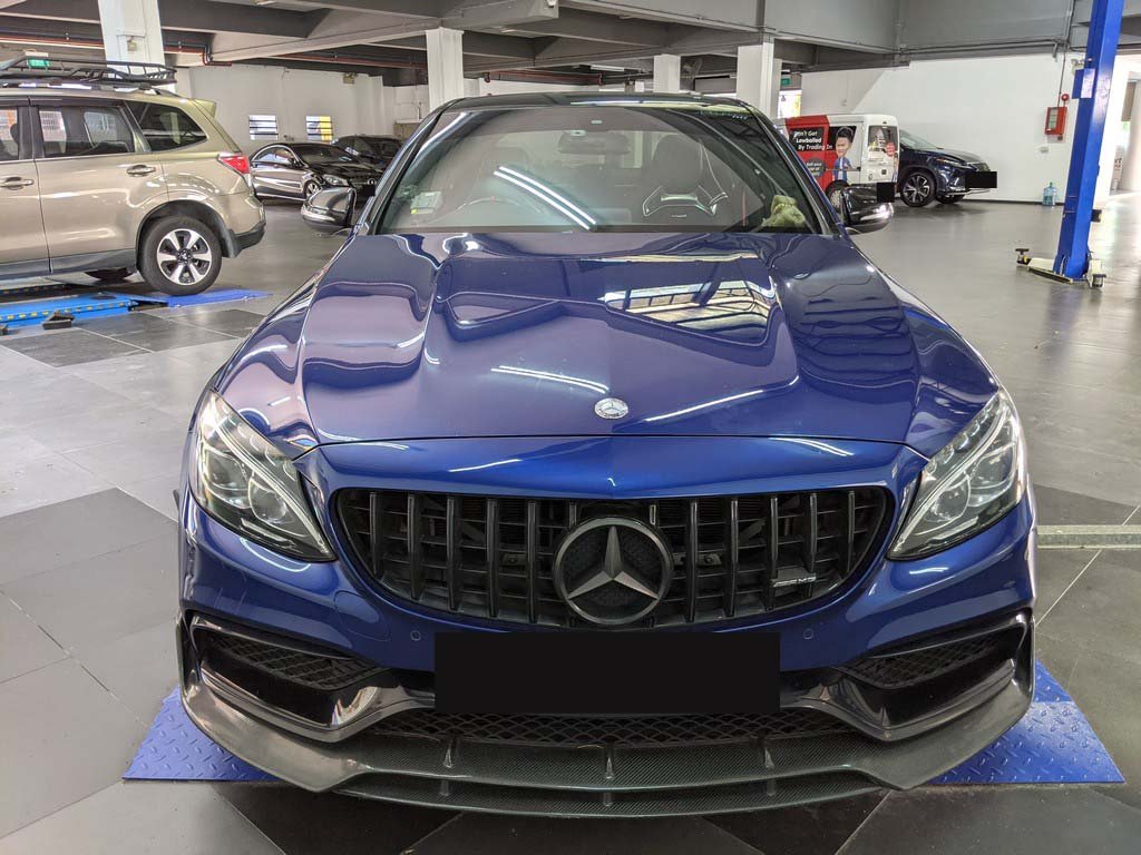 Mercedes Benz C63 Amg S (R19 Led)