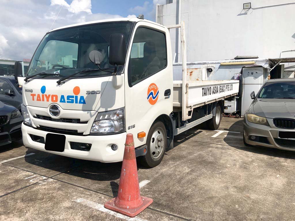 Hino Xzu710r 14ft Wid Cab 5t Mt