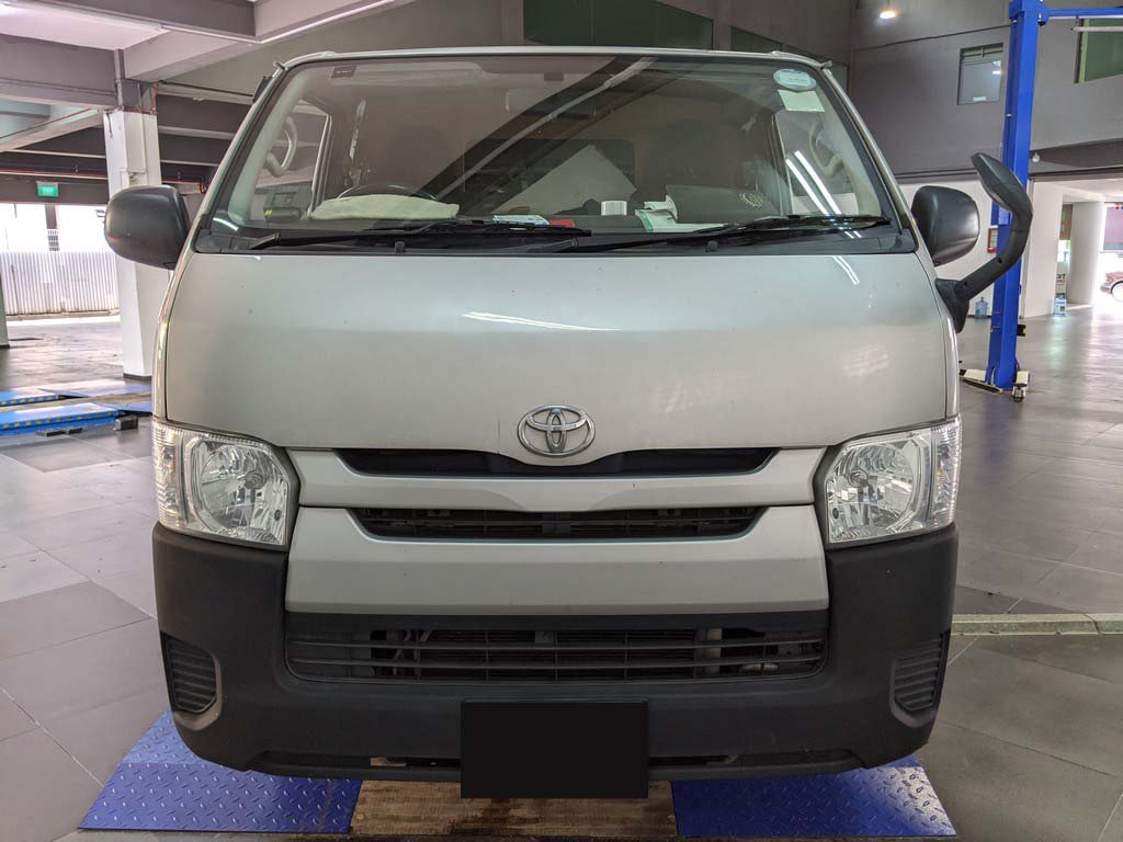 Toyota Hiace Dx 3.0 A 4 Door