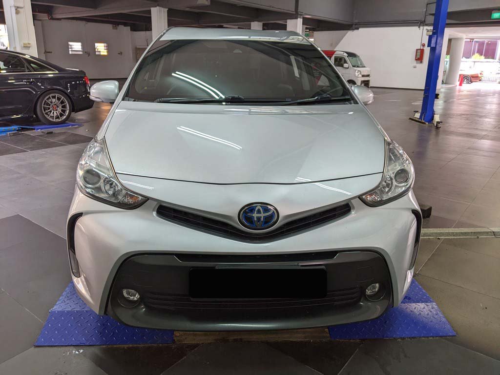 Toyota Prius Alpha 1.8S CVT (Hybrid)