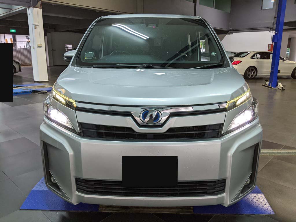 Toyota Voxy Hybrid 1.8v Cvt (Hybrid)