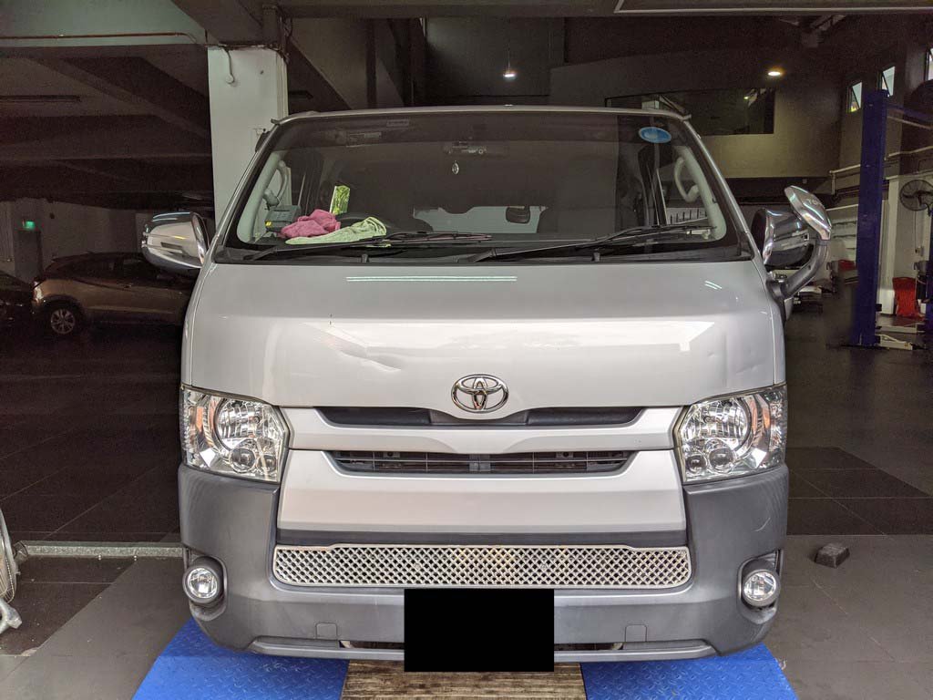 Toyota Hiace 3.0 Dx Diesel Turbo AT 2wd Lgv