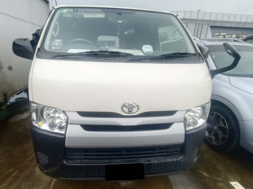 Toyota Hiace 3.0 Dx Diesel Turbo At 2wd Lgv