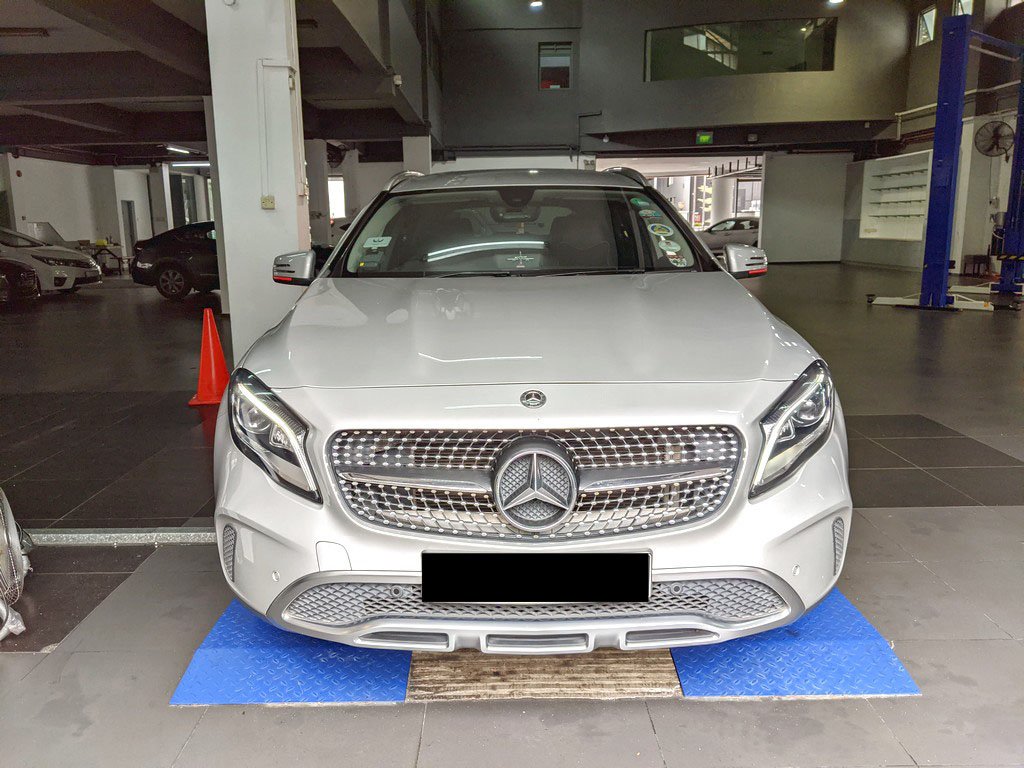 Mercedes Benz Gla180 Urban (r18 Led)