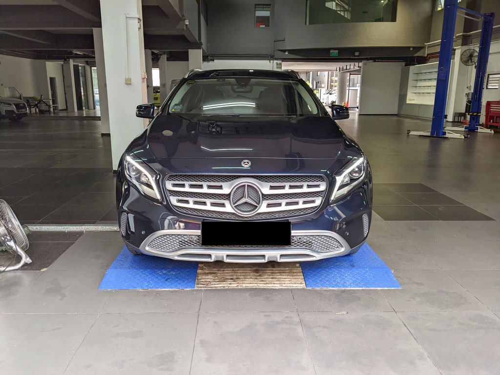 Mercedes Benz Gla180 Urban (r18 Led)