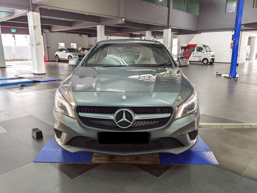Mercedes Benz Cla180 (r18 Bi)