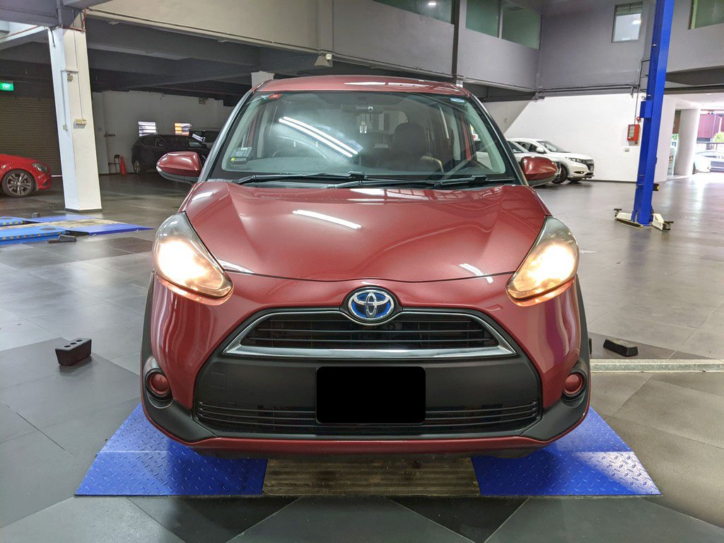 Toyota Sienta 1.5x At Abs D/airbag 2wd (Hybrid)