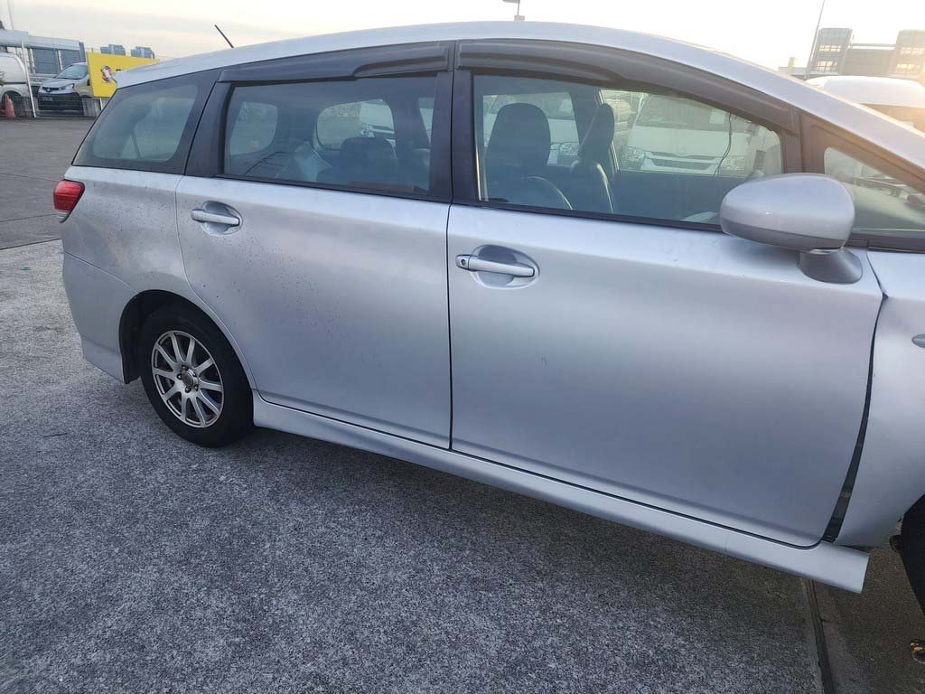 Toyota Wish 2.0 Auto (COE Till 01/2030)