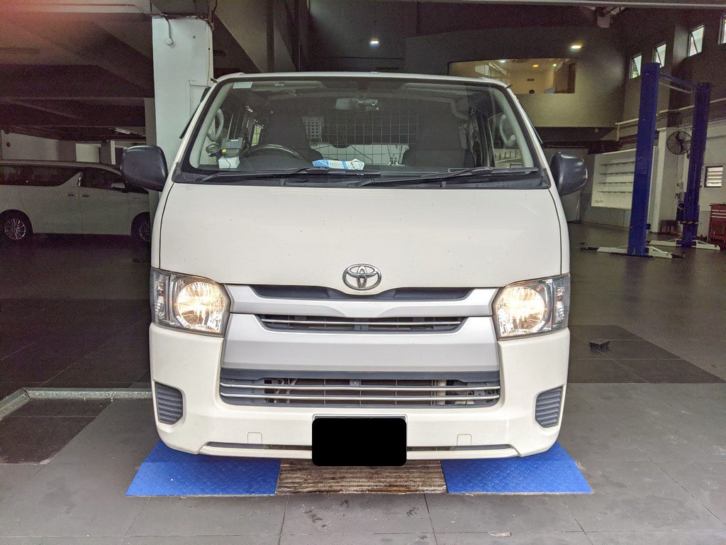 Toyota Hiace Van Turbo 5dr Mt