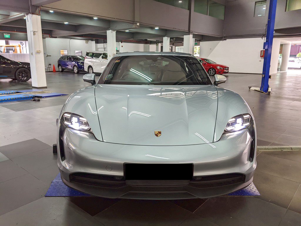 Porsche Taycan 4+1 (Electric Vehicle)