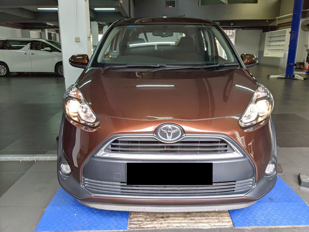 Toyota Sienta Standard (auto)
