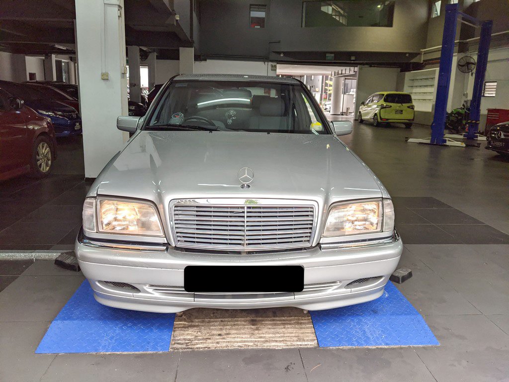 Mercedes Benz C200 Auto (COE Till 05/2027)