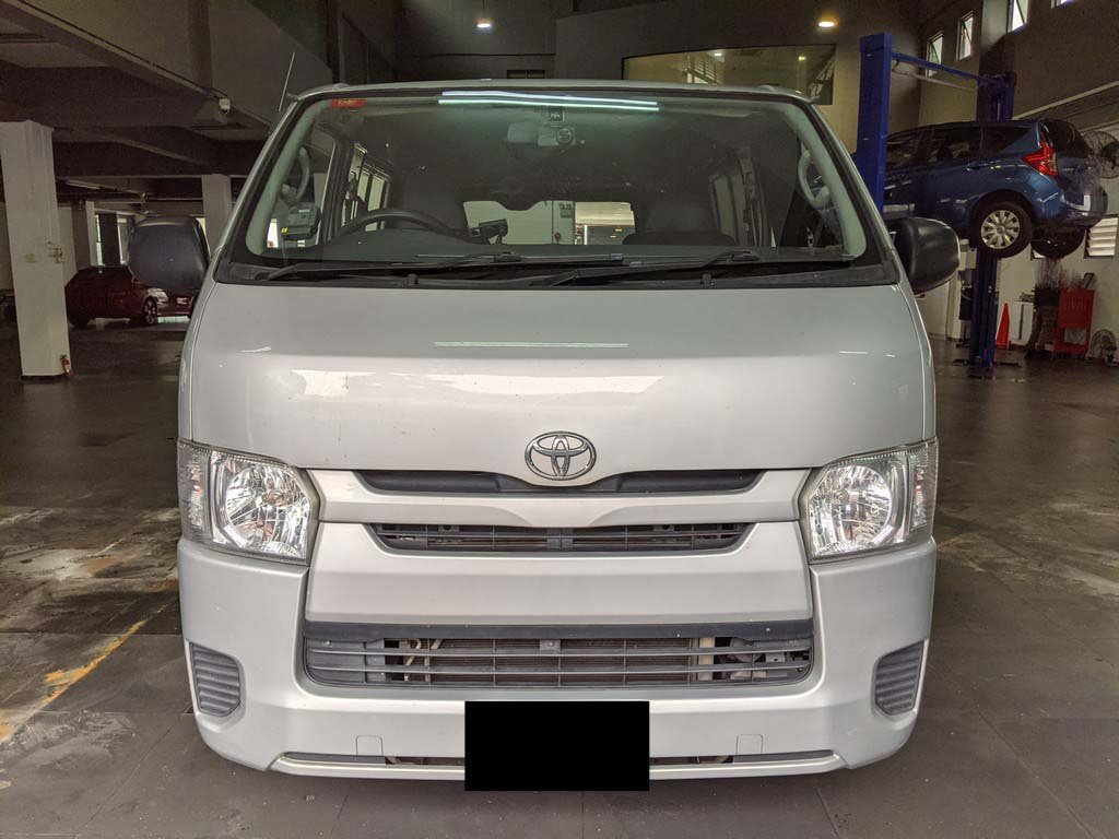 Toyota Hiace Van Turbo 5dr MT