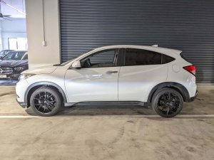 Honda Vezel 1.5X CVT Abs D/airbag 2wd