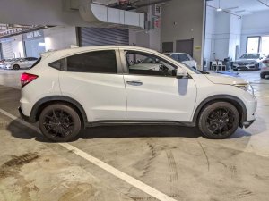 Honda Vezel 1.5X CVT Abs D/airbag 2wd