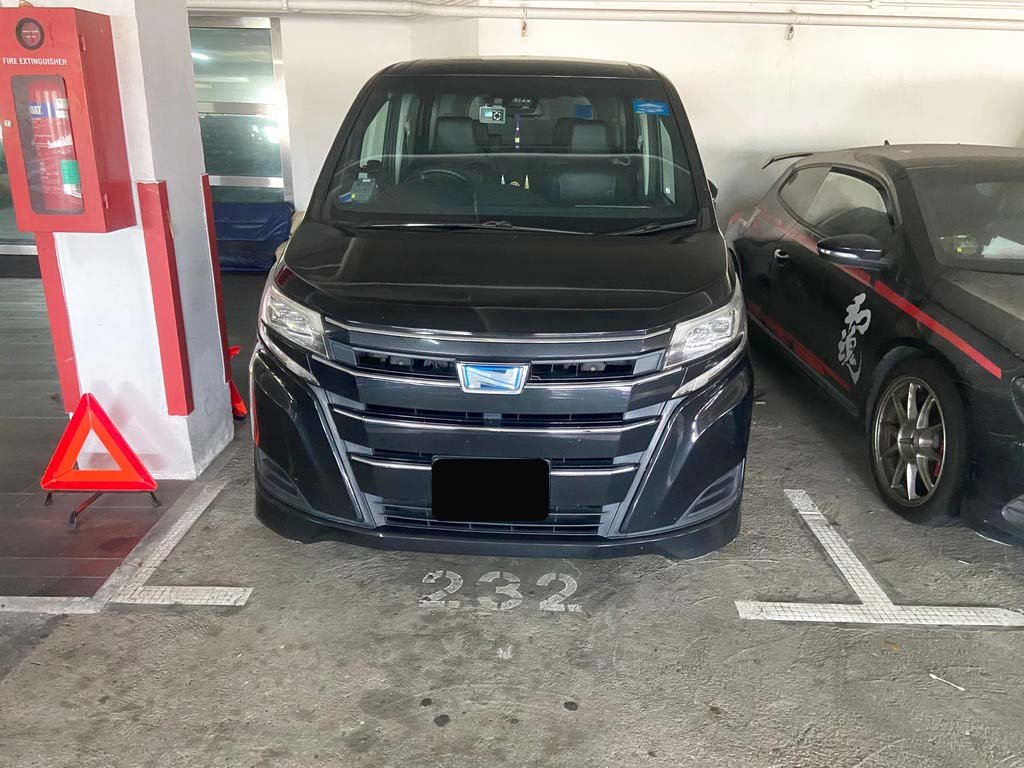Toyota Noah 1.8X CVT (Hybrid)