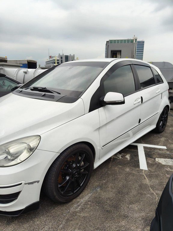 Mercedes Benz B180 (COE Till 08/2029)