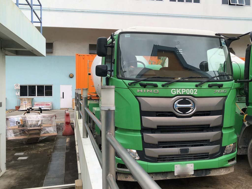 Hino Fy1etkm 34 Ton 8x4 MT