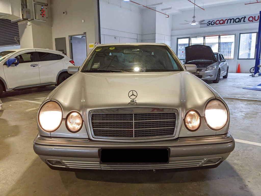 Mercedes Benz E240 Auto (COE Till 12/2027)