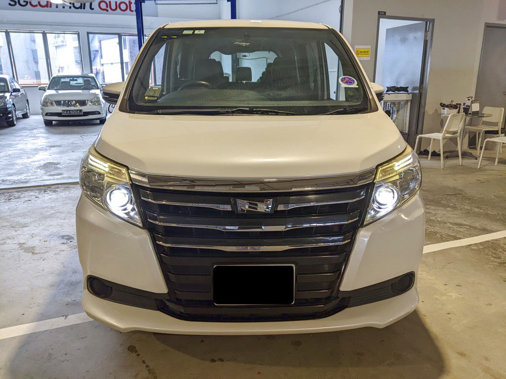 Toyota Noah 2.0x A