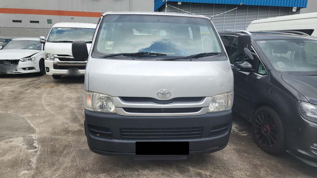 Toyota Hiace 3.0DX M (COE Till 08/2028)