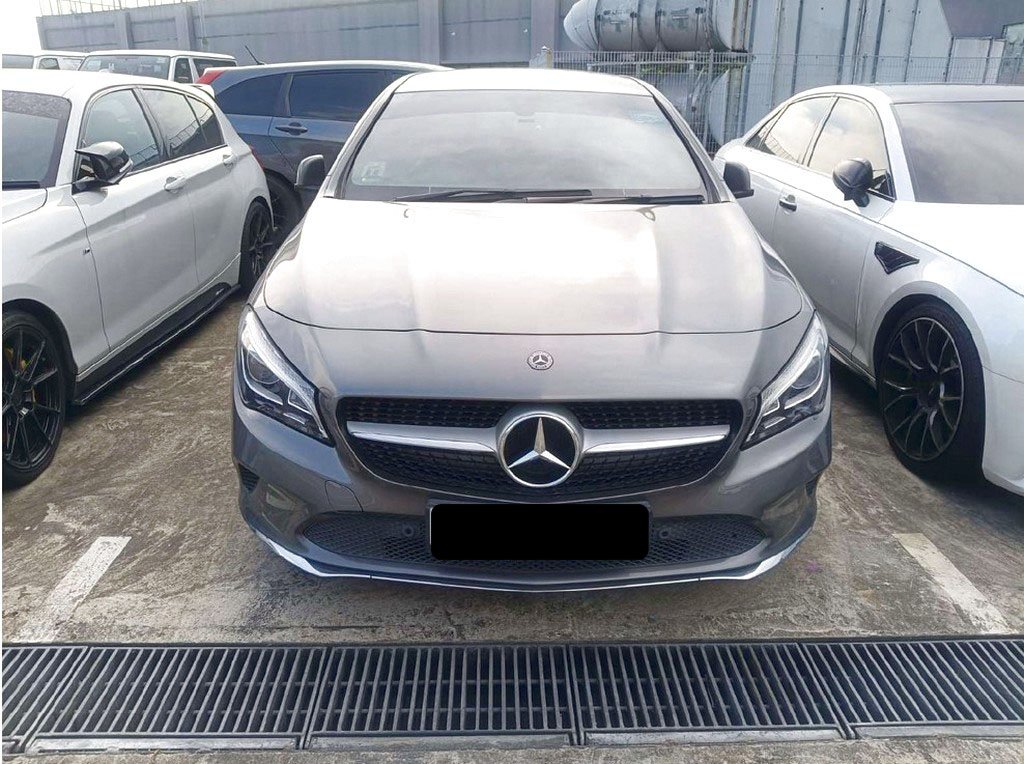 Mercedes Benz Cla180 Coupe Urban (r18 Led)