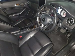 Mercedes Benz CLA180 (R18 BI)
