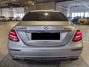Mercedes Benz E180 Sedan Avg