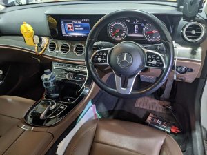 Mercedes Benz E180 Sedan Avg