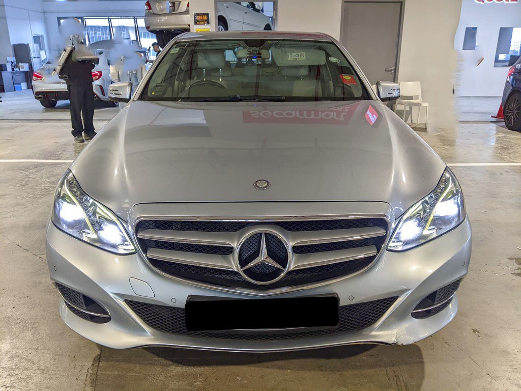 Mercedes Benz E200 Sedan (r18)