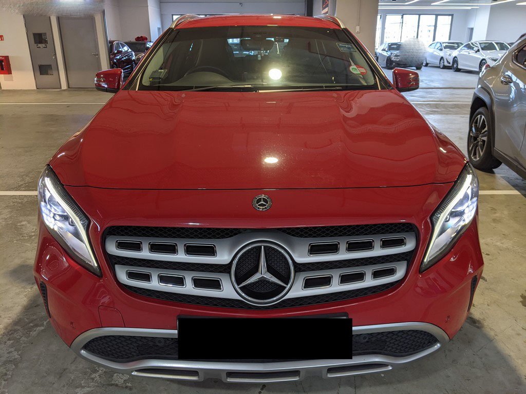 Mercedes Benz Gla180 Urban (r18 Led)