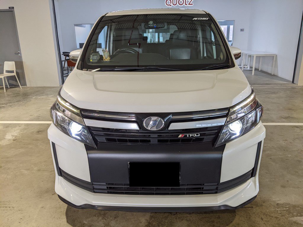 Toyota Voxy 2.0x Cvt