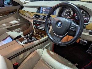 BMW 750li Sr Hid Nav Int A/str Rr/ent Tv Hud (COE Till 07/2031)
