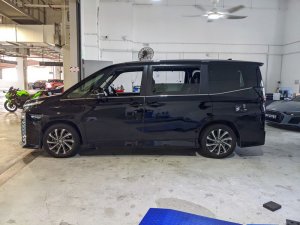 Toyota Voxy 1.8sz (Hybrid)