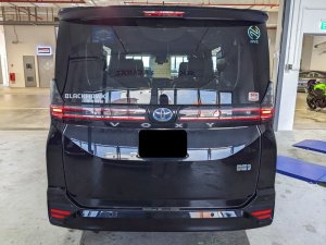 Toyota Voxy 1.8sz (Hybrid)