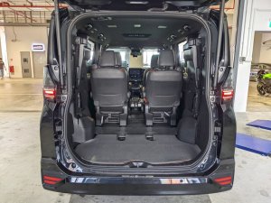 Toyota Voxy 1.8sz (Hybrid)