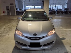 Toyota Wish 1.8x Cvt Abs D/airbag 2wd 5dr