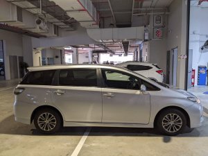 Toyota Wish 1.8x Cvt Abs D/airbag 2wd 5dr