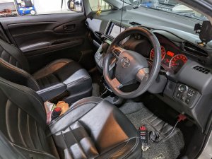 Toyota Wish 1.8x Cvt Abs D/airbag 2wd 5dr