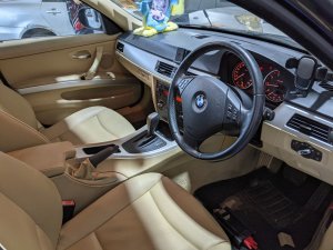 BMW 318i 2.0l A/t Abs D/airbag 2wd 4dr (COE Till 02/2030)