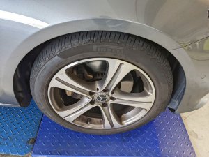 Mercedes Benz E200 Sedan Avg (r18 Led)